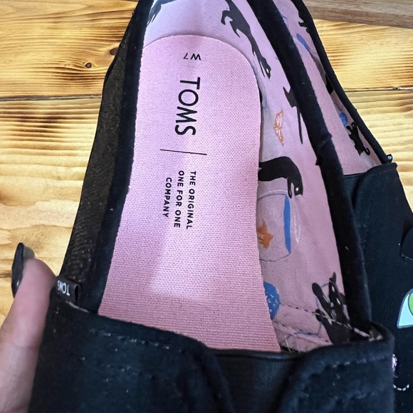 TOMS Classic Black Glow in the Dark Glitter Kitty Slip-ons - Picture 10 of 12